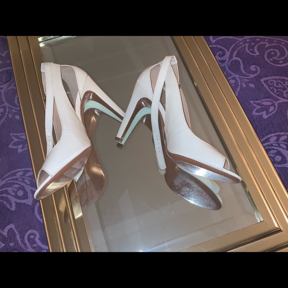 Beautiful White Shoes - Picture 8 of 11